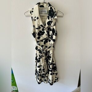 JESSICA HOWARD BLACK & WHITE FLORAL V NECK FULLY LINED SIZE 6 FULL SKIRT DRESS.